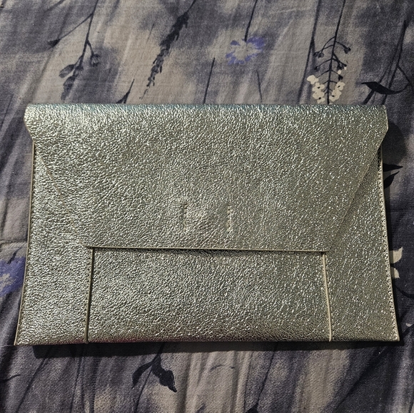 Shiraleah Clutch Shiny Vegan Leather - Picture 1 of 6